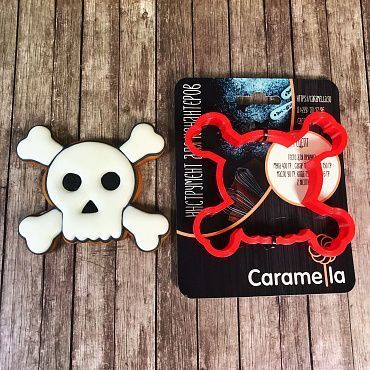 Вырубка для пряника "Череп и кости" 11 см