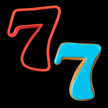 Вырубка для пряника Цифры 7, размер 8 см, пластик