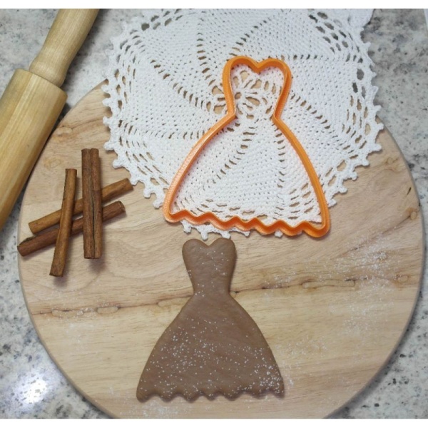 Вырубка для пряника "Платье", 8 см, пластик
