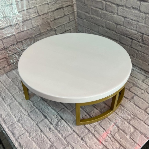 Тортовница деревянная на металлической ножке, d-30 см, h-9,5 см, белый/золото