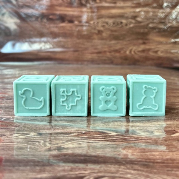 Фигурка из шоколадной глазури "Кубики", голубые