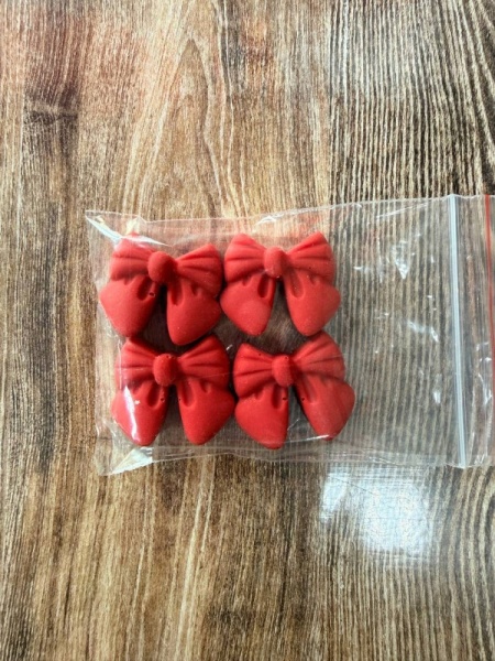 Фигурка из шоколадной глазури "Бантики №6" красные, 2,5 см, 4 шт